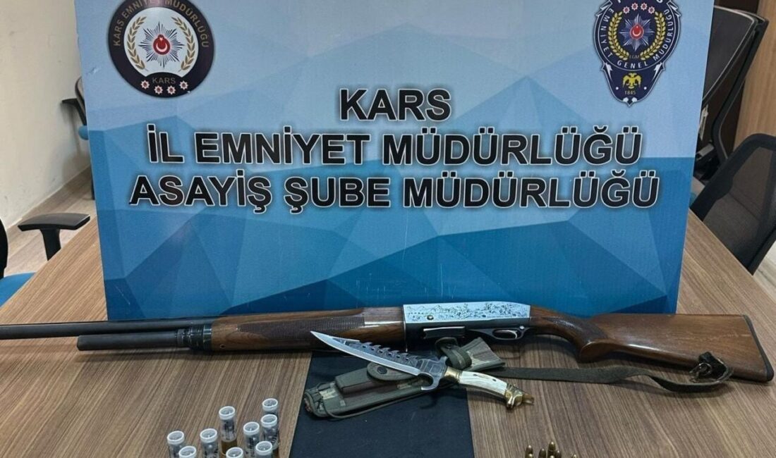 Kars’ta polis ekiplerince yapılan uygulamalarda silah, tüfek ve mühimmat ele