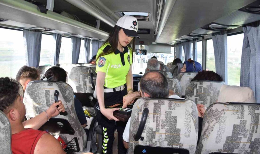 Kars’ta otobüsler trafik ekiplerince denetlendi. Trafik ekipleri yaptıkları denetim ve