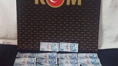 Kastamonu’da polis ekipleri tarafından düzenlenen operasyonda 26 adet 100 TL’lik
