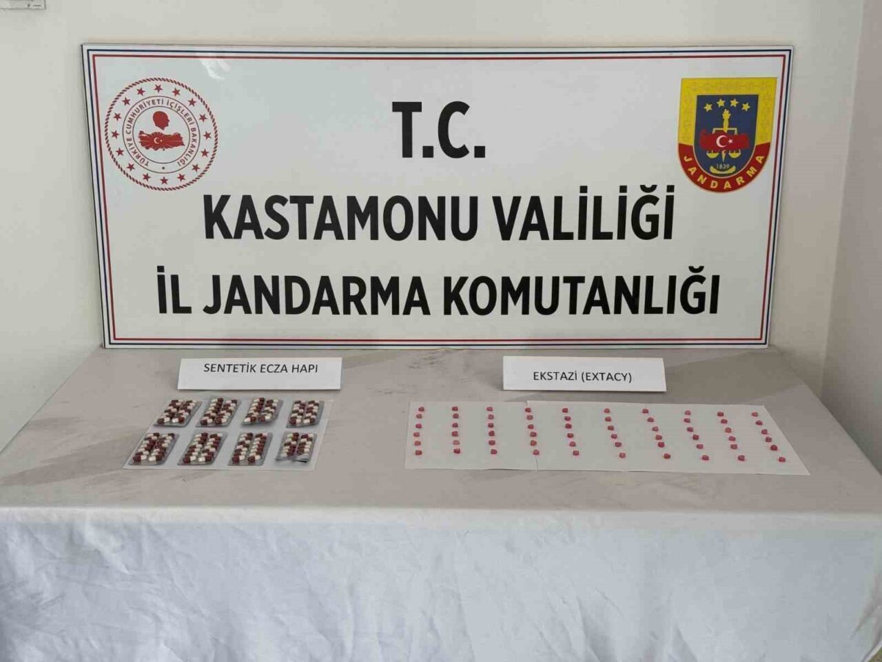 Kastamonu jandarma ekipleri tarafından düzenlenen operasyonda 2 kişi gözaltına alındı.