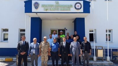 Aydıntepe’de görevi başında bulunan güvenlik güçlerinin, sağlık çalışanlarının bayramı kutlandı.