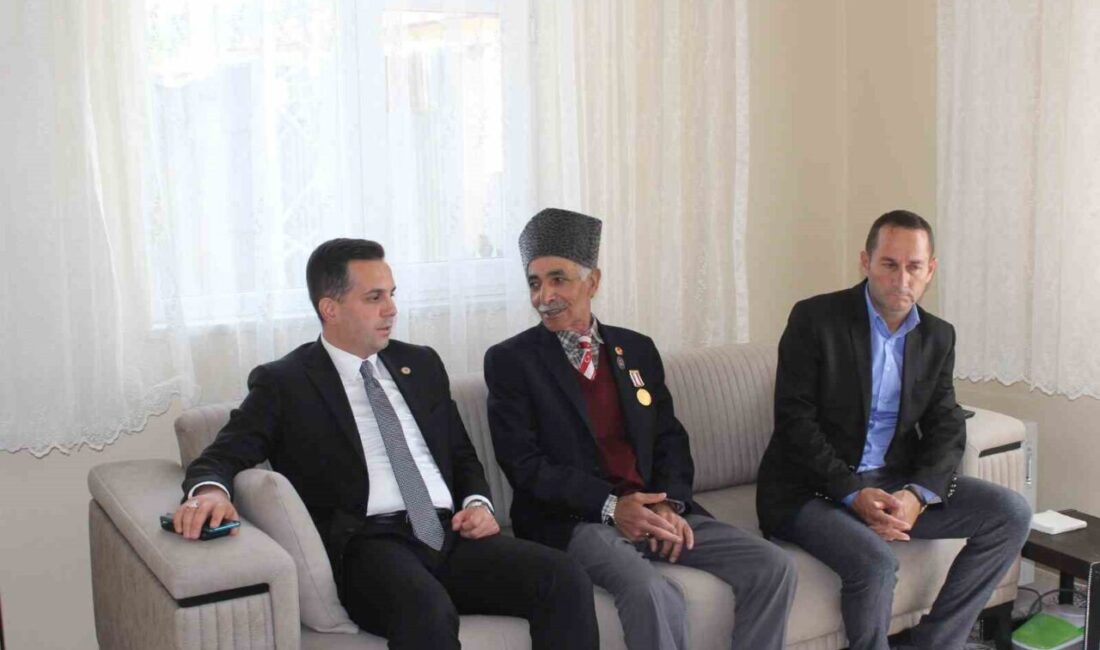 Demirözü Kaymakamı Yasin Şahin, şehit ve gazi ailelerinin bayramını kutlamak