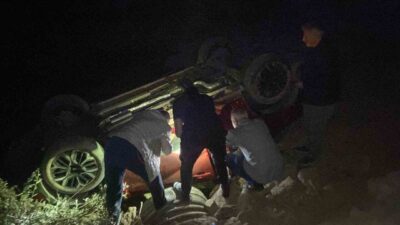 Erzincan’ın Kemaliye ilçesinde otomobil su kanalına uçtu. Kazada 4 kişi