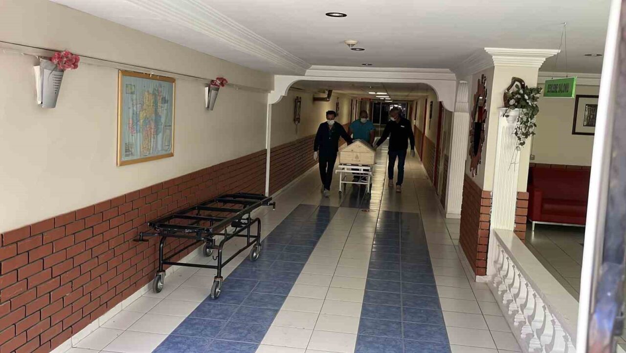 Sivas’ta kene yapışması sonucu, vücutlarına bulaşan Kırım Kongo Kanamalı Ateşi
