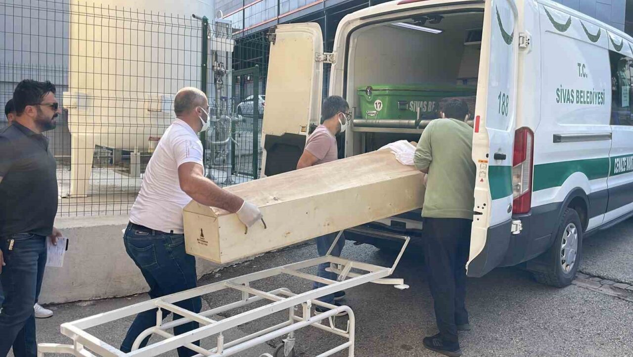 Sivas’ta vücuduna yapışan keneleri yanlış usullerle çıkartan bir kişi 10