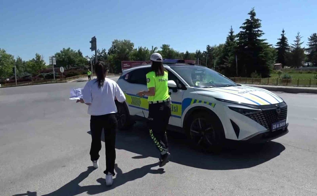Yükseköğretim Kurumları Sınavı (YKS) maratonunun ilk gününde yine alışıldık görüntüler