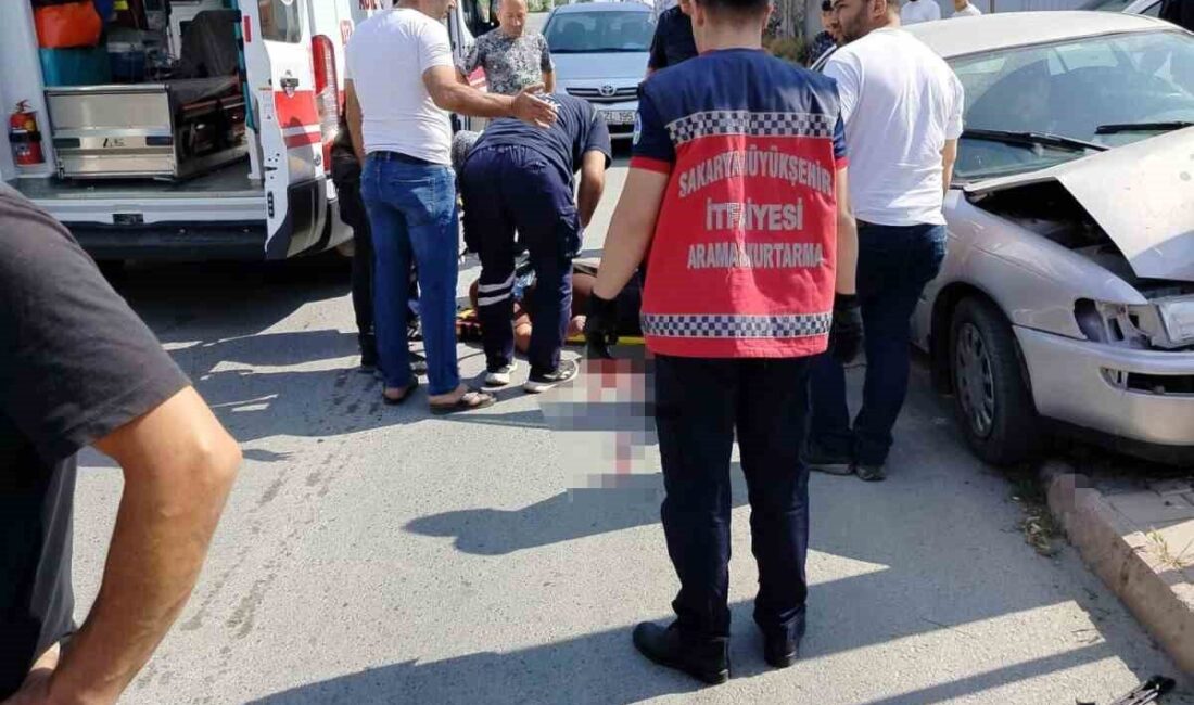 Sakarya’nın Kaynarca ilçesinde kontrolden çıkan otomobil, elektrik direğine çarptı. Meydana