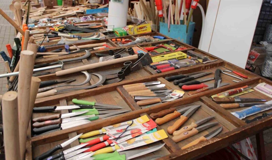 Kurban Bayramı’na sayılı günler kala bıçakçılarda hareketlilik yaşanırken, kurbana acı