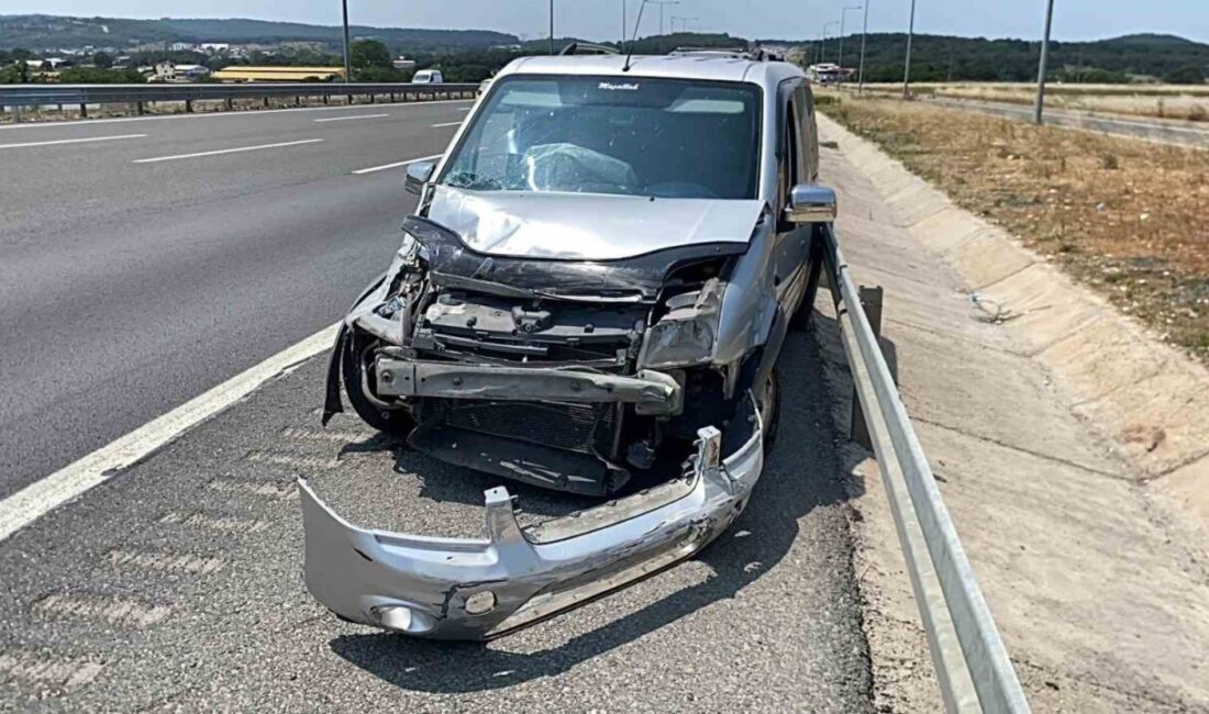 Kuzey Marmara Otoyolu’nun Kocaeli geçişinde hafif ticari aracın bariyere çarpması