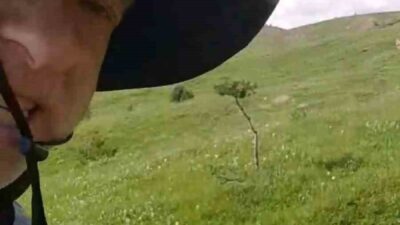 Gümüşhane’de doğada mantar toplamaya çıkan Mehmet Güvendi’nin karşılaştığı tilkiyle kurduğu