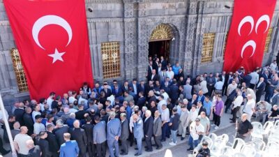 MHP Erzurum İl Başkanlığınca düzenlenen bayramlaşma programı yoğun katılımla yapıldı.
