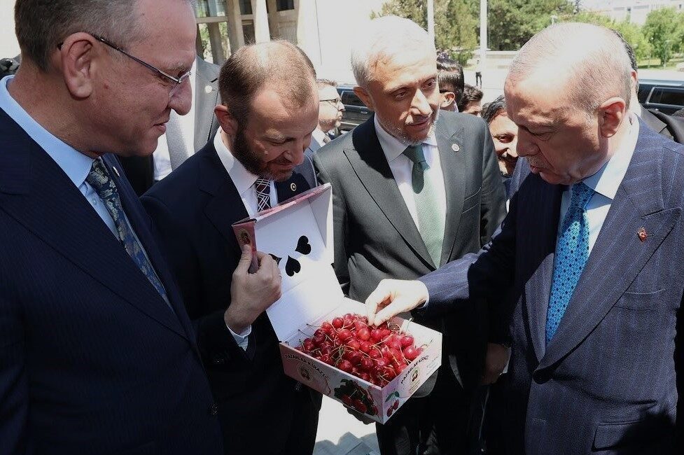 AK Parti Kütahya milletvekilleri Adil Biçer, İsmail Çağlar Bayırcı ve