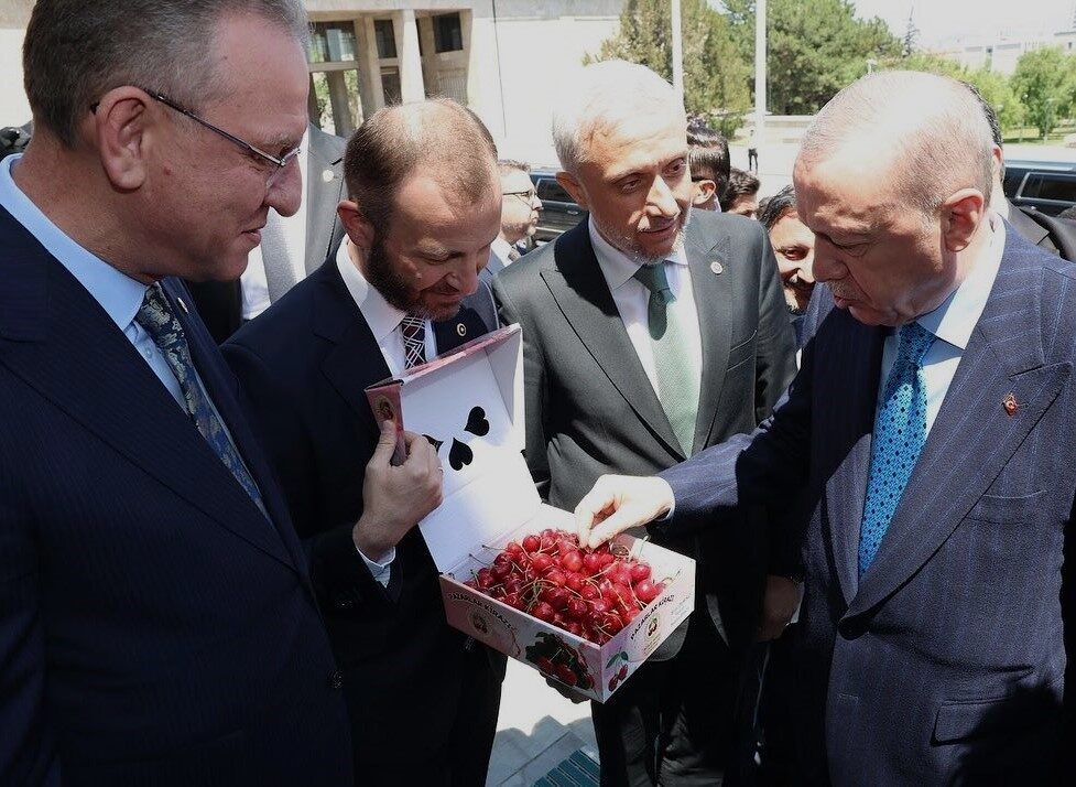 AK Parti Kütahya milletvekilleri Adil Biçer, İsmail Çağlar Bayırcı ve
