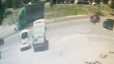 Sivas’ta bir nakliye kamyonu yayaya çarptı. Metrelerce savrulan kişi ağır