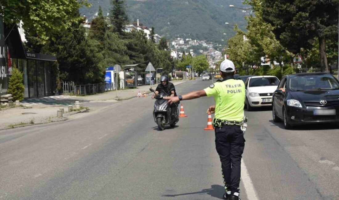 Ordu’da bir haftada 16 binden fazla araç ve sürücüsü denetlendi Ordu’da polis ekipleri tarafından trafik kazalarını azaltmaya yönelik yapılan denetimlerde