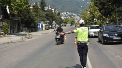 Ordu’da polis ekipleri tarafından trafik kazalarını azaltmaya yönelik yapılan denetimlerde
