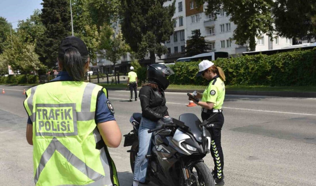 Ordu’da bir haftada 17 binden fazla araç ve sürücüsü denetlendi Ordu’da polis ekipleri tarafından trafik kazalarını azaltmaya yönelik yapılan denetimlerde