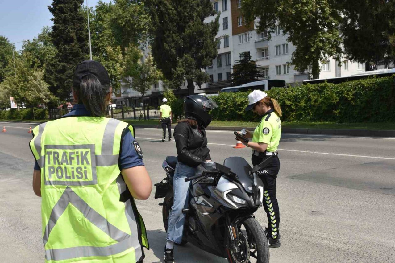 Ordu’da polis ekipleri tarafından trafik kazalarını azaltmaya yönelik yapılan denetimlerde