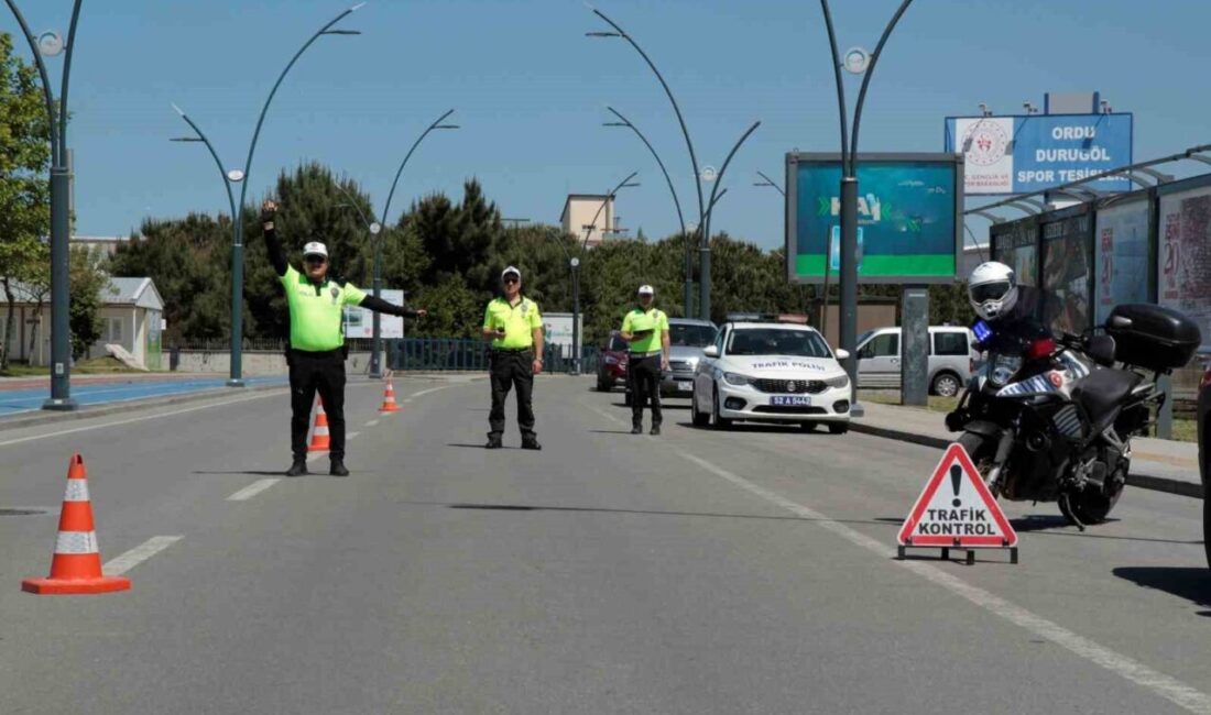 Ordu’da bir haftada yaklaşık 17 bin araç ve sürücüsü denetlendi Ordu’da polis ekipleri tarafından trafik kazalarını azaltmaya yönelik yapılan denetimlerde