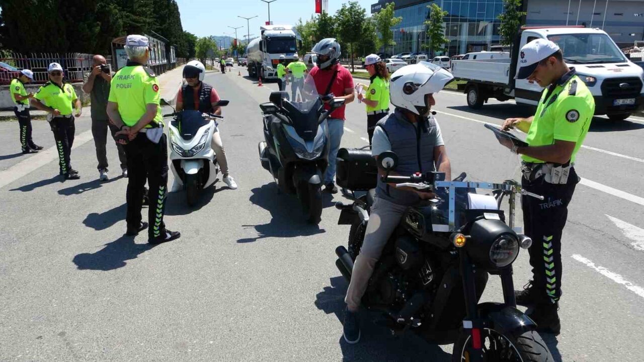 Ordu’da polis ekipleri, trafik kazalarını en az indirmek ve trafik