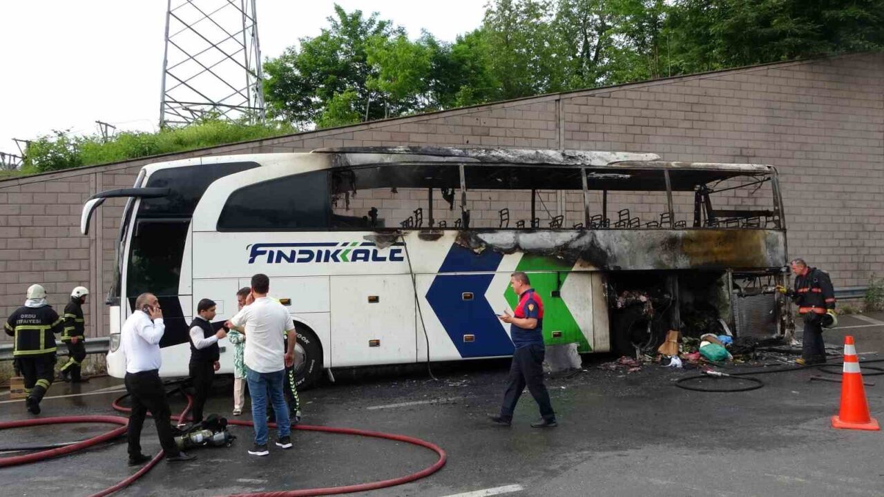 Ordu’dan İstanbul’a giden ve yolda arızalandıktan sonra tamiratı yapılan otobüs,