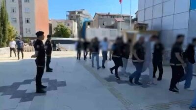 Ordu’nun Ünye ilçesinde sokakta uyuşturucu satıcılarına yönelik düzenlenen operasyonda gözaltına