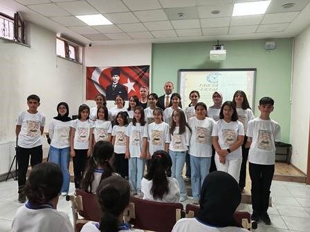 Erzurum Yakutiye Faik Güngör Ortaokulunda öğrenciler tarafından “Kalpten Kaleme, Kalemden