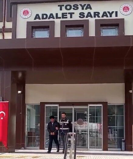 Kastamonu’nun Tosya ilçesinde trafik ekiplerince yapılan denetimlerde bir otobüsün bagaj