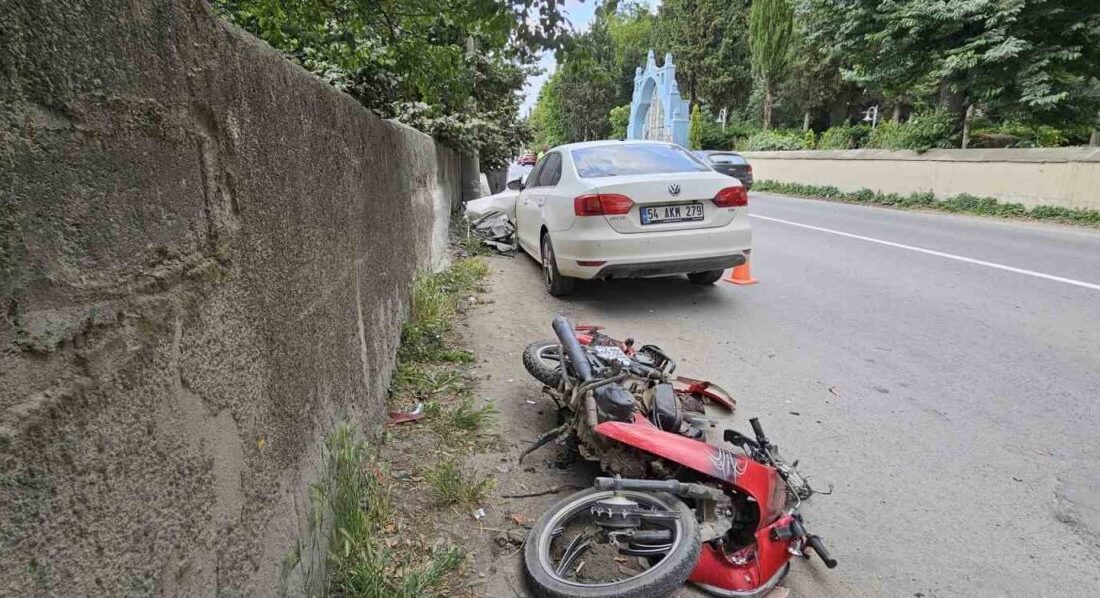Sakarya’nın Sapanca ilçesinde otomobil ile motosikletin çarpışması neticesinde meydana gelen