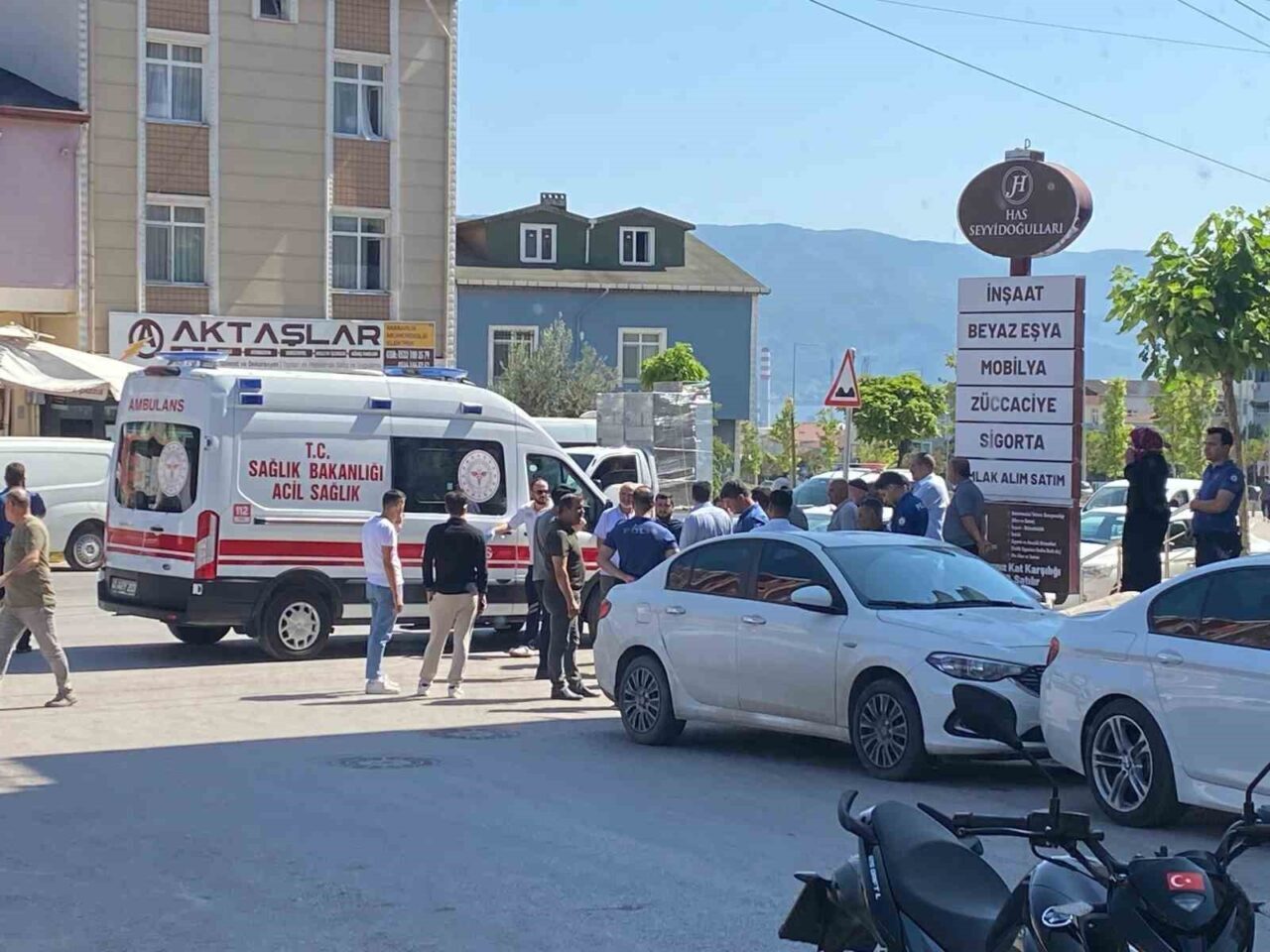 Kocaeli’nin Körfez ilçesinde park yeri nedeniyle çıkan kavgada 2 kişi