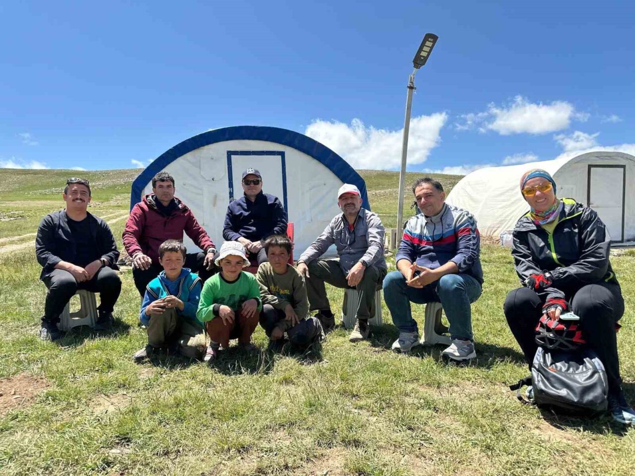 Erzurum’da bir grup bisikletçi kent merkezinden yaklaşık 50 km uzaklıktaki