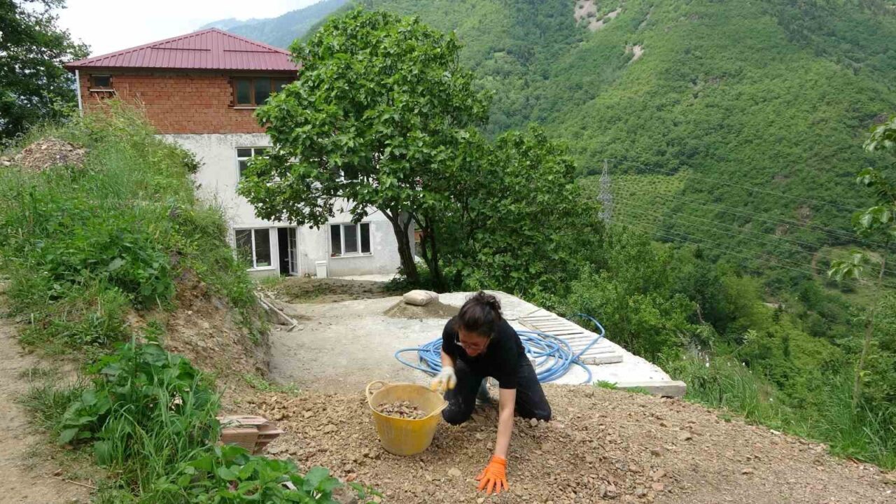 İstanbul’daki şehir hayatını ve sanat kariyerini geride bırakan Kısmet Ekim