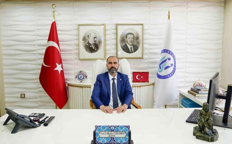 Bayburt Üniversitesi Rektörü Prof. Dr. Mutlu Türkmen’in annesi Minever Türkmen,