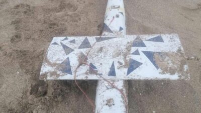 Sakarya’nın Karasu ilçesinde halk plajı sahilinde bulunan insansız hava aracı