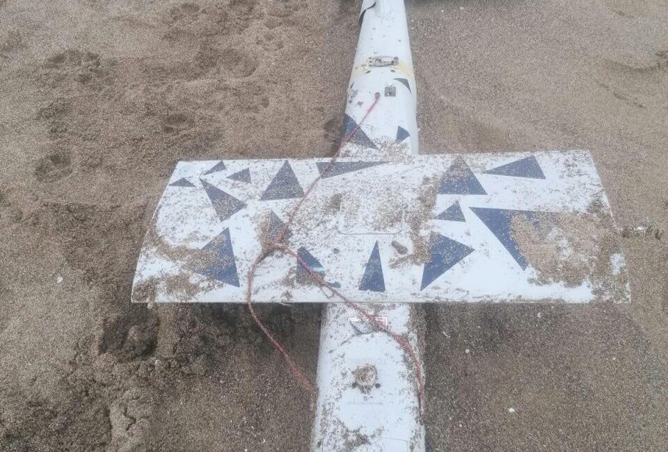 Sakarya’nın Karasu ilçesinde halk plajı sahilinde bulunan insansız hava aracı