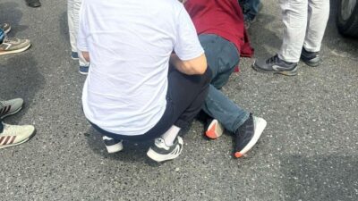 Sakarya’nın Serdivan ilçesinde otomobil ile motosikletin çarpışması neticesinde meydana gelen