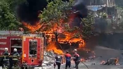 Zonguldak’ın Üzülmez Sanayi Bölgesi’nde copların toplandığı alanda çıkan yangın, çevredeki