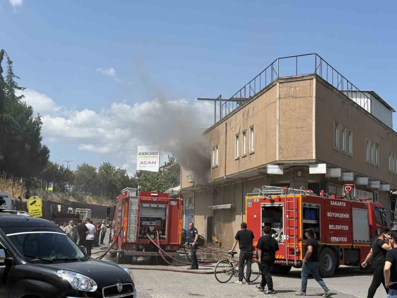 Sakarya’nın Arifiye ilçesindeki Sanayii Sitesi içinde bulunan nalbur malzemeleri satan
