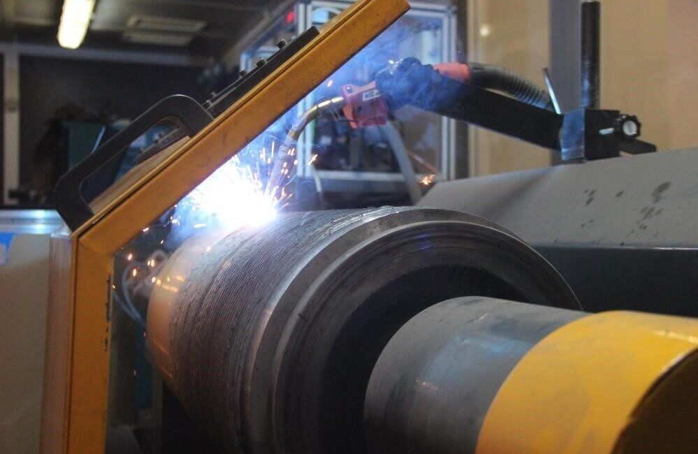 Sanayi üretimi yıllık yüzde 3,3 artarken, aylık yüzde 3,1 azaldı.