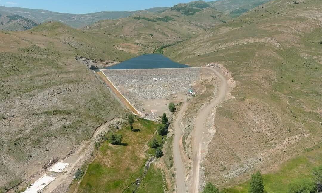 Bayburt merkeze bağlı Sarımeşe köyünde yapımı tamamlanan Sarımeşe Göleti Sulama