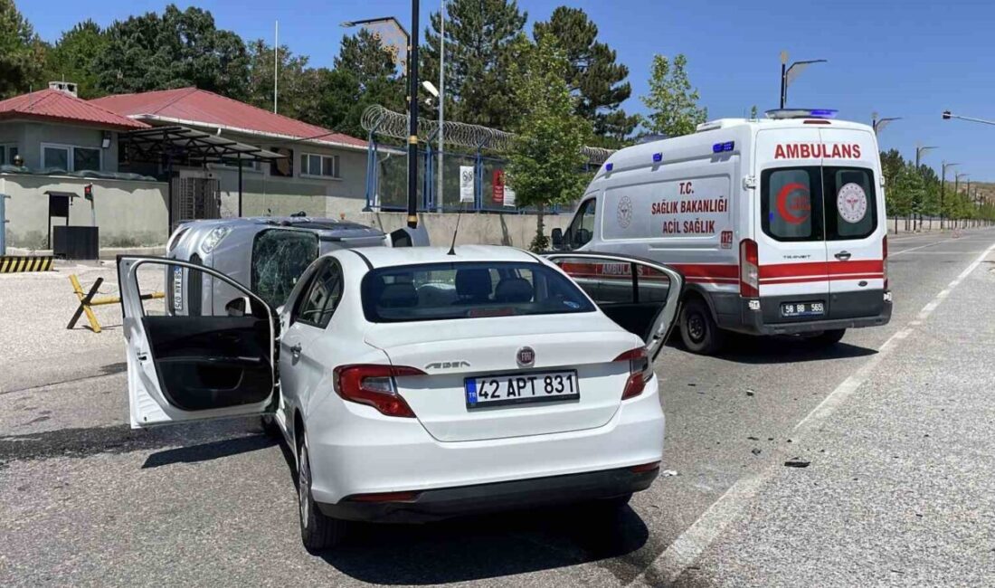 Sivas’ta şerit ihlali nedeniyle meydana gelen trafik kazasında 4 kişi