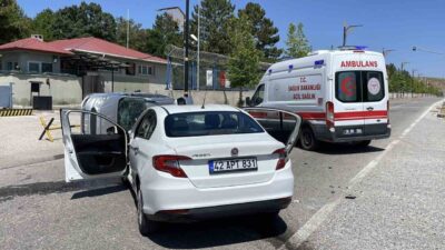 Sivas’ta şerit ihlali nedeniyle meydana gelen trafik kazasında 4 kişi