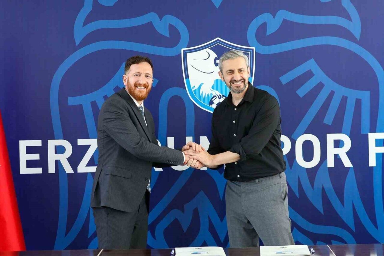 Erzurumspor FK, Serkan Özbalta ile bir yıllık sözleşme imzaladı ve