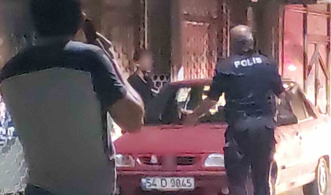 Sakarya’nın Akyazı ilçesinde sevgilisinden ayrıldığı öne sürülen bir kişi, sokak