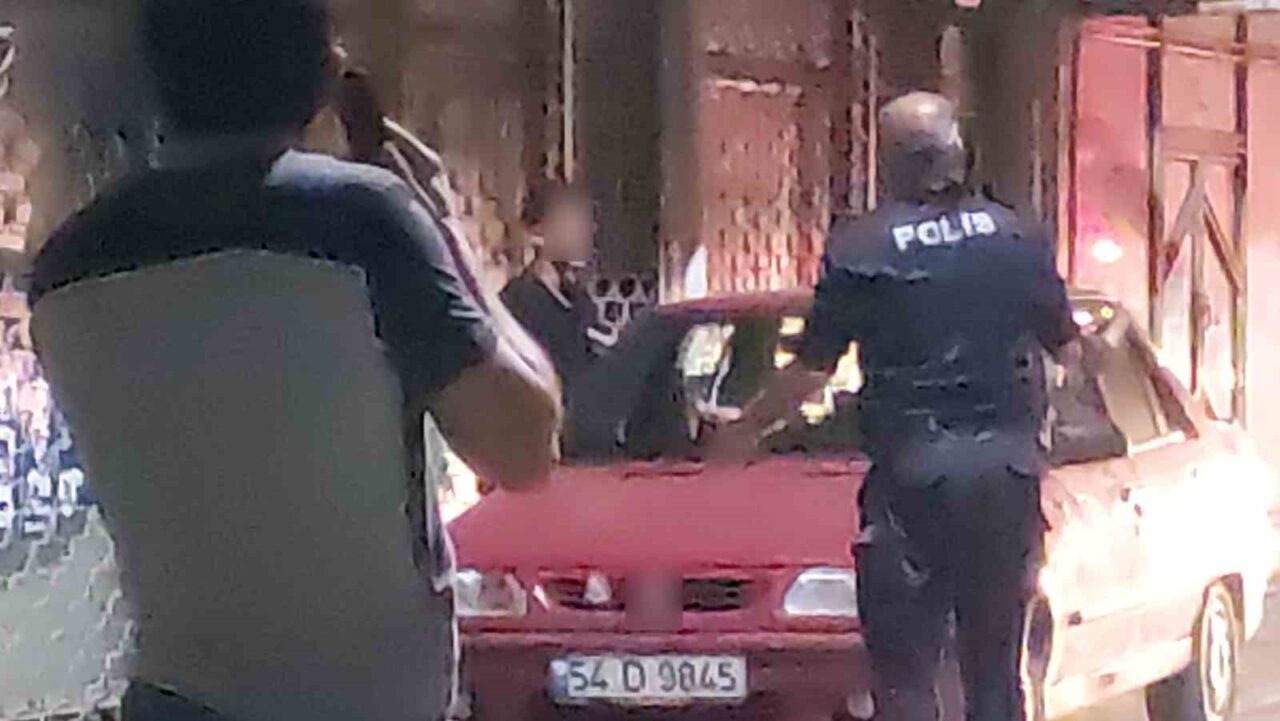 Sakarya’nın Akyazı ilçesinde sevgilisinden ayrıldığı öne sürülen bir kişi, sokak