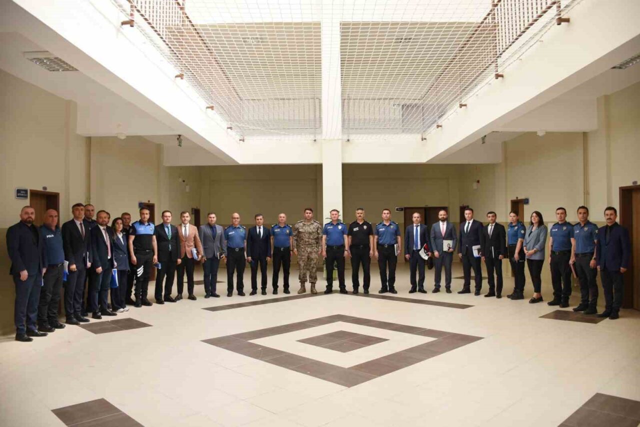Erzincan İl Emniyet Müdürlüğü kadrosunda bulunup sınır ötesinde görevlendirilen polisler