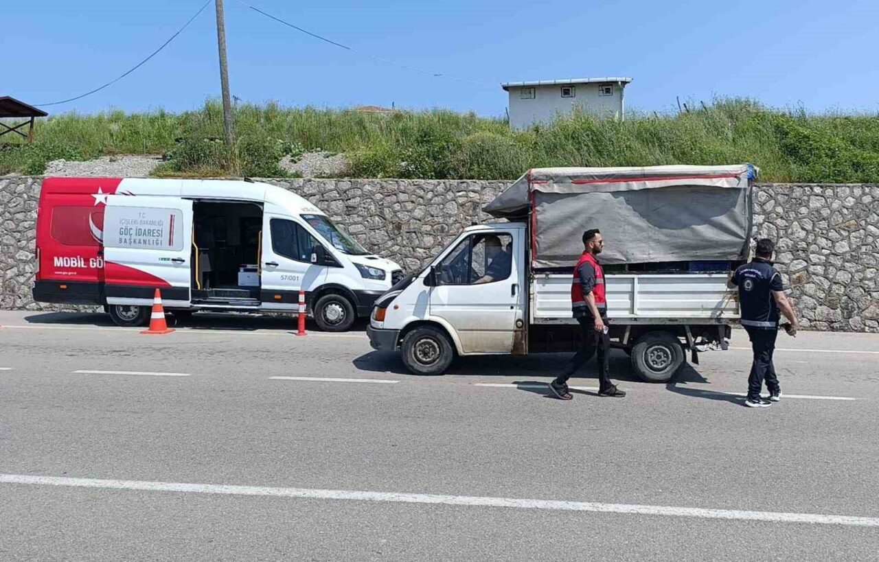 Sinop İl Emniyet Müdürlüğü ekipleri, “Düzensiz Göç İle Mücadeleye Yönelik