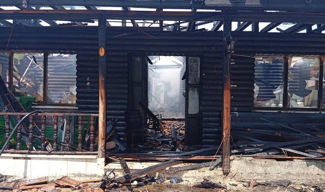 Sinop’un Ayancık ilçesinde bir fabrikanın yemekhanesinde çıkan yangın, itfaiye ekiplerinin