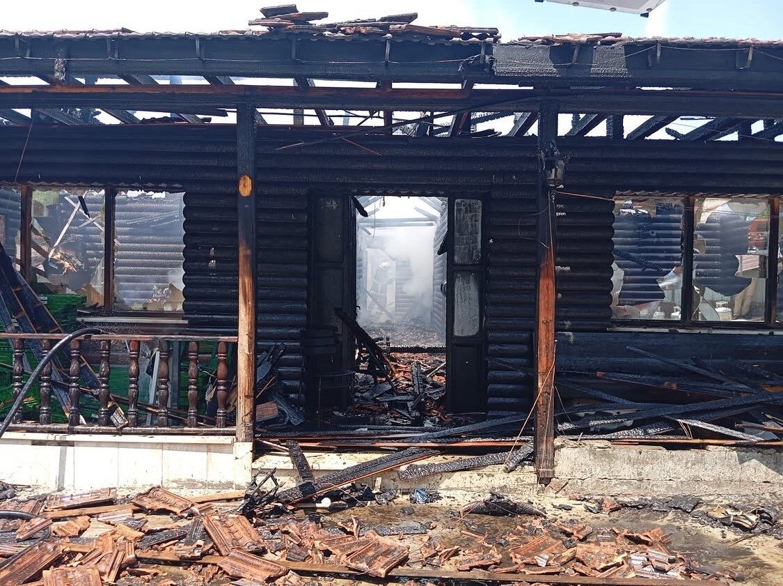 Sinop’un Ayancık ilçesinde bir fabrikanın yemekhanesinde çıkan yangın, itfaiye ekiplerinin