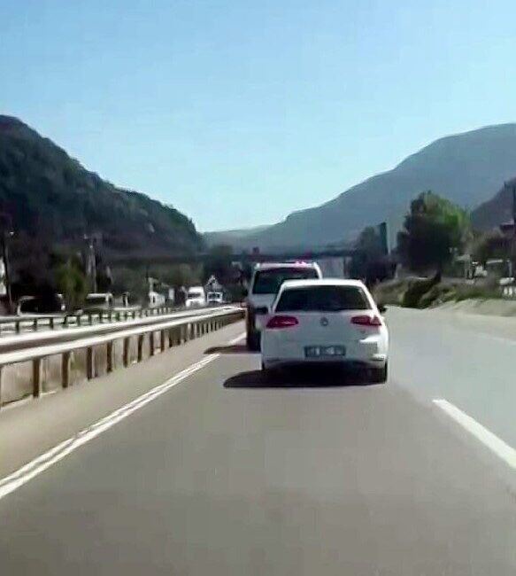 Sakarya’nın Taraklı ilçesinde çıkan orman yangınına müdahale için yola çıkan